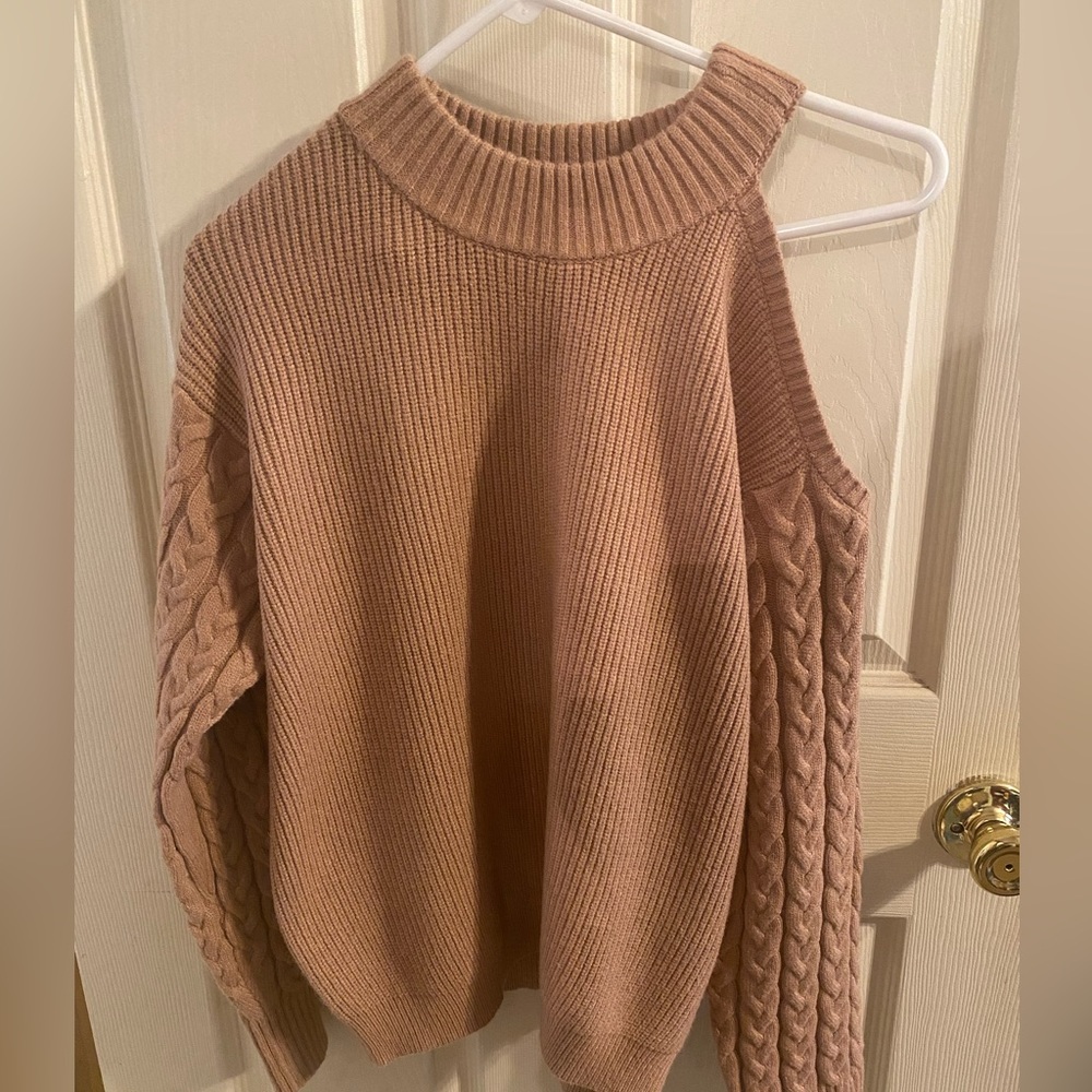 NWT Open shoulder sweater